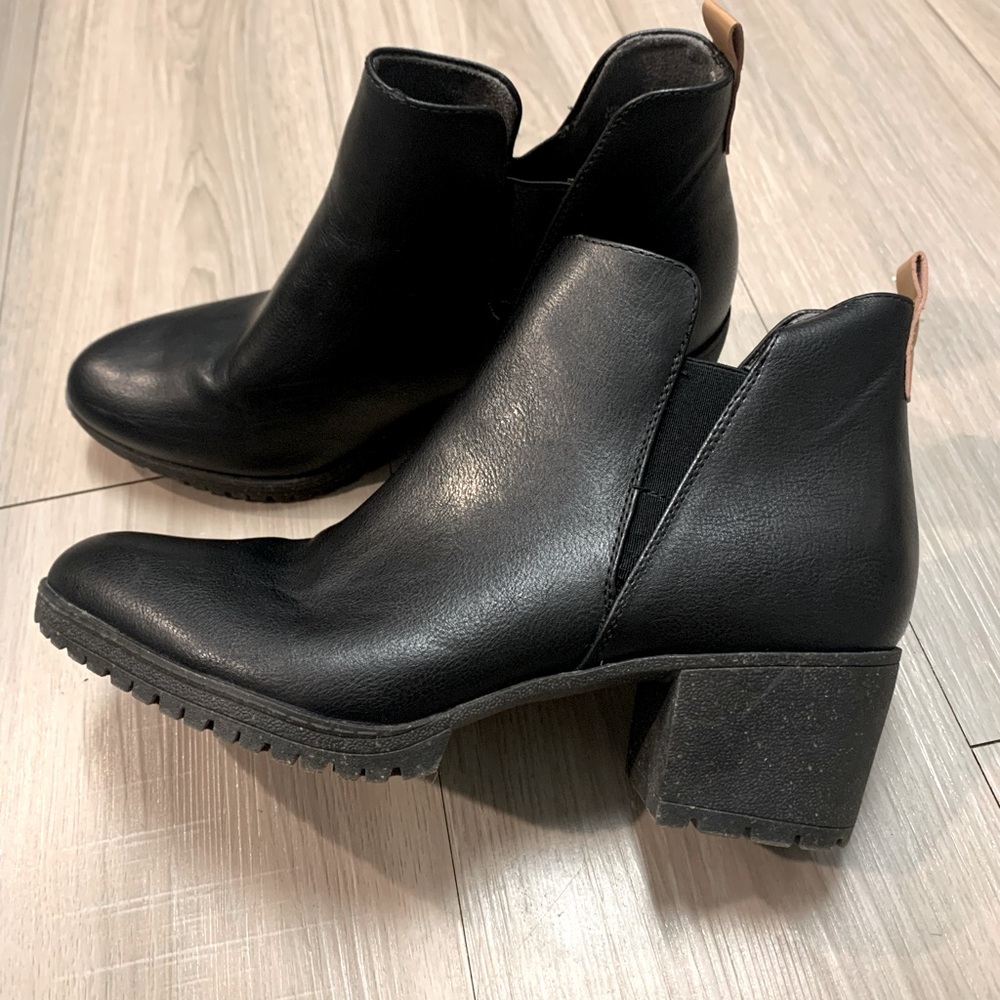 Dr Scholl’s black chelsea boot